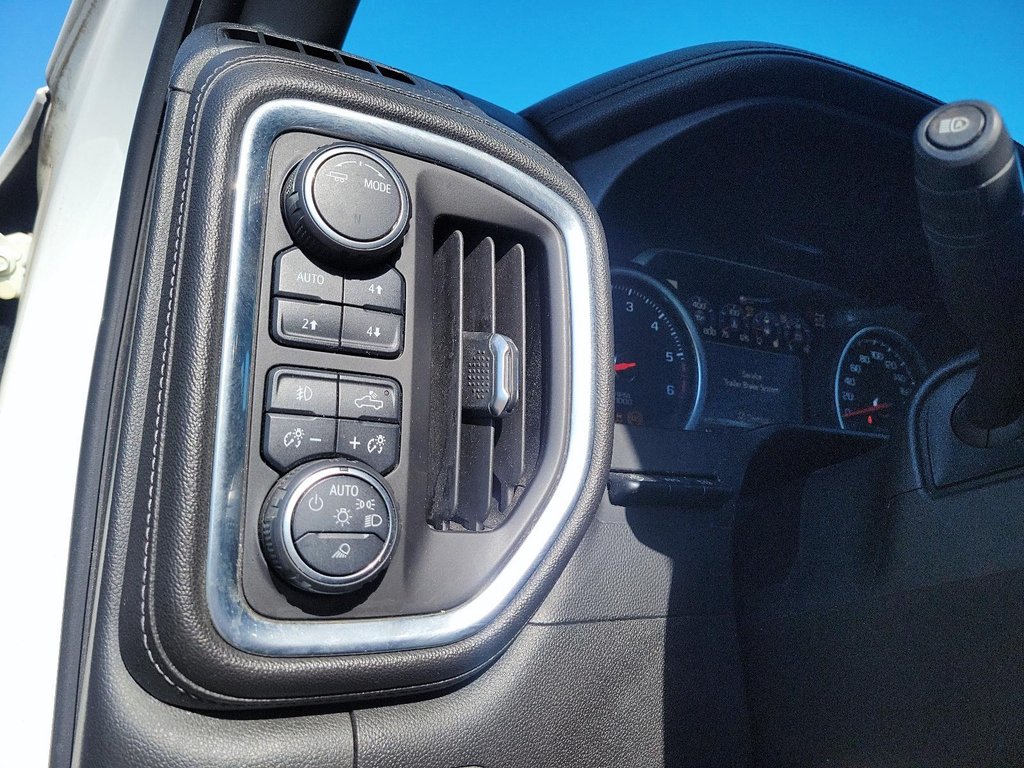 2020 Chevrolet Silverado 1500 Crew Cab 4x4 LTZ / Short Box in Brantford, Ontario - 14 - w1024h768px
