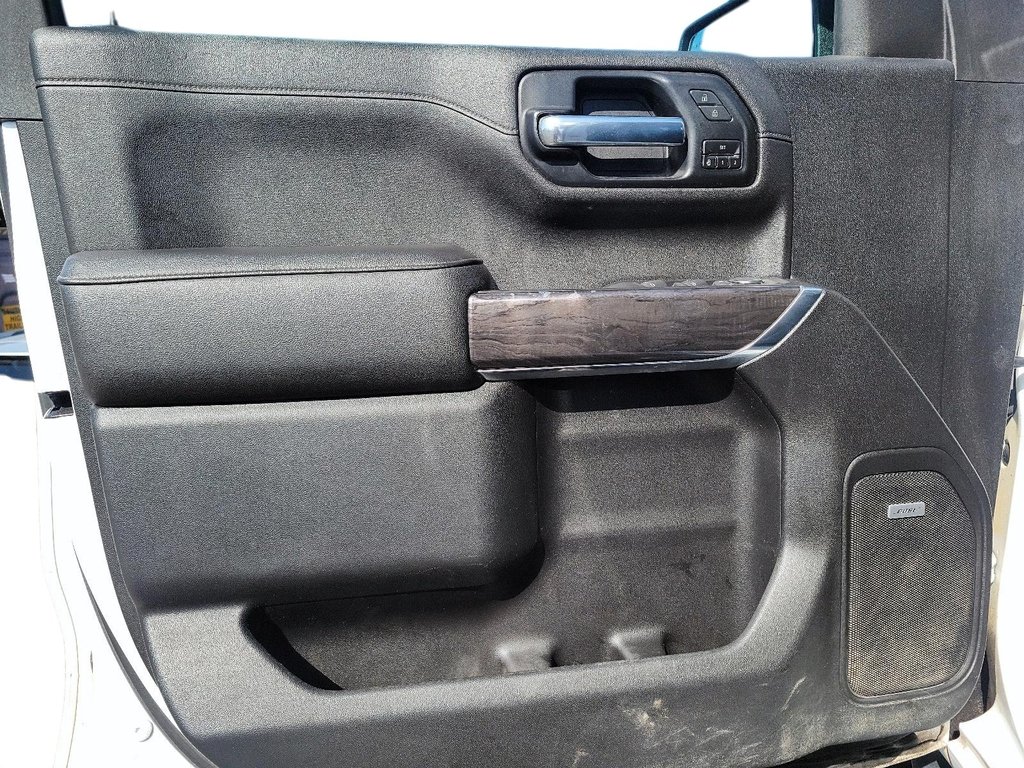 2020 Chevrolet Silverado 1500 Crew Cab 4x4 LTZ / Short Box in Brantford, Ontario - 9 - w1024h768px