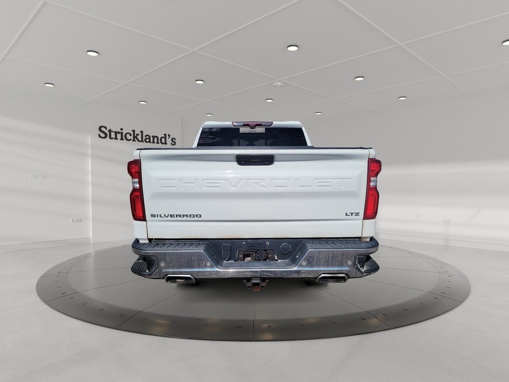 2020 Chevrolet Silverado 1500 Crew Cab 4x4 LTZ / Short Box in Brantford, Ontario - 2 - w1024h768px