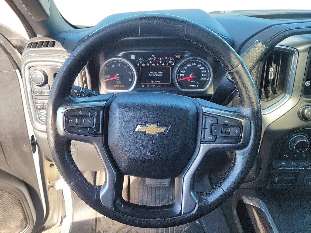 2020 Chevrolet Silverado 1500 Crew Cab 4x4 LTZ / Short Box in Brantford, Ontario - 10 - w1024h768px