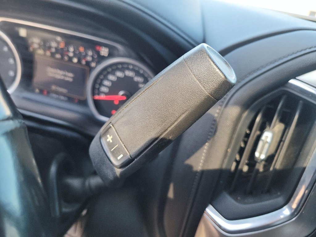 2020 Chevrolet Silverado 1500 Crew Cab 4x4 LTZ / Short Box in Brantford, Ontario - 13 - w1024h768px