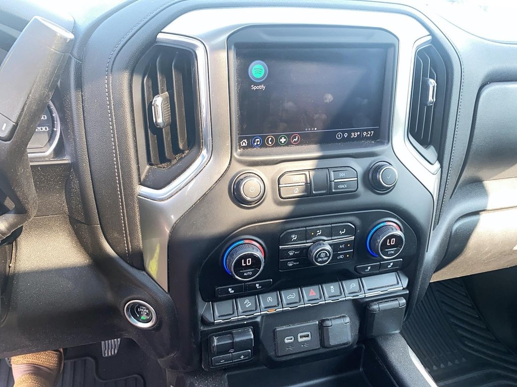 2021 Chevrolet Silverado 1500 Crew Cab 4x4 RST / Short Box in Stratford, Ontario - 13 - w1024h768px