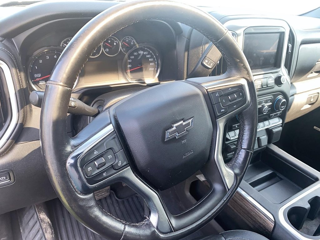 2021 Chevrolet Silverado 1500 Crew Cab 4x4 RST / Short Box in Stratford, Ontario - 11 - w1024h768px