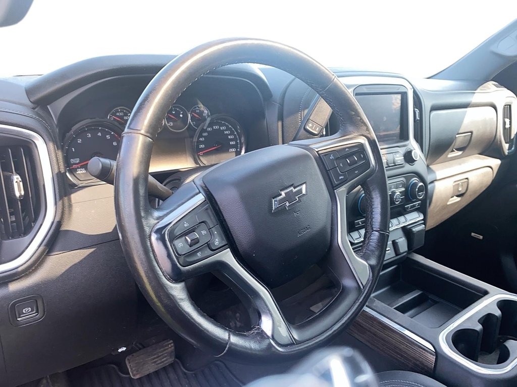 2021 Chevrolet Silverado 1500 Crew Cab 4x4 RST / Short Box in Stratford, Ontario - 9 - w1024h768px