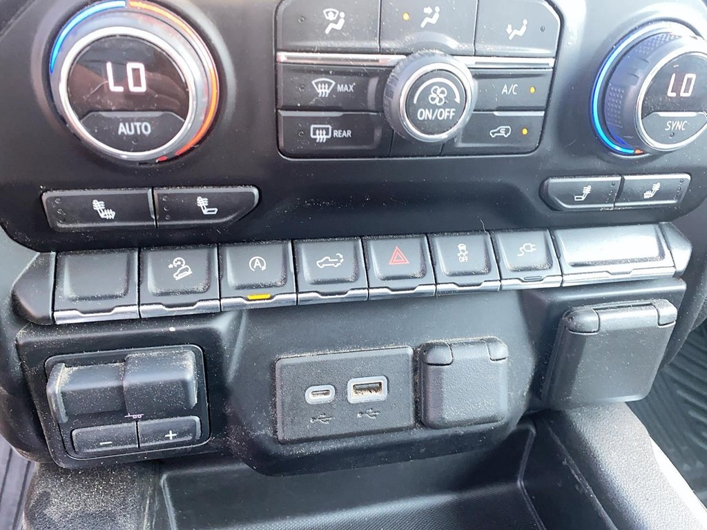 2021 Chevrolet Silverado 1500 Crew Cab 4x4 RST / Short Box in Stratford, Ontario - 20 - w1024h768px