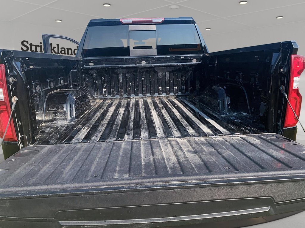 2021 Chevrolet Silverado 1500 Crew Cab 4x4 RST / Short Box in Stratford, Ontario - 16 - w1024h768px