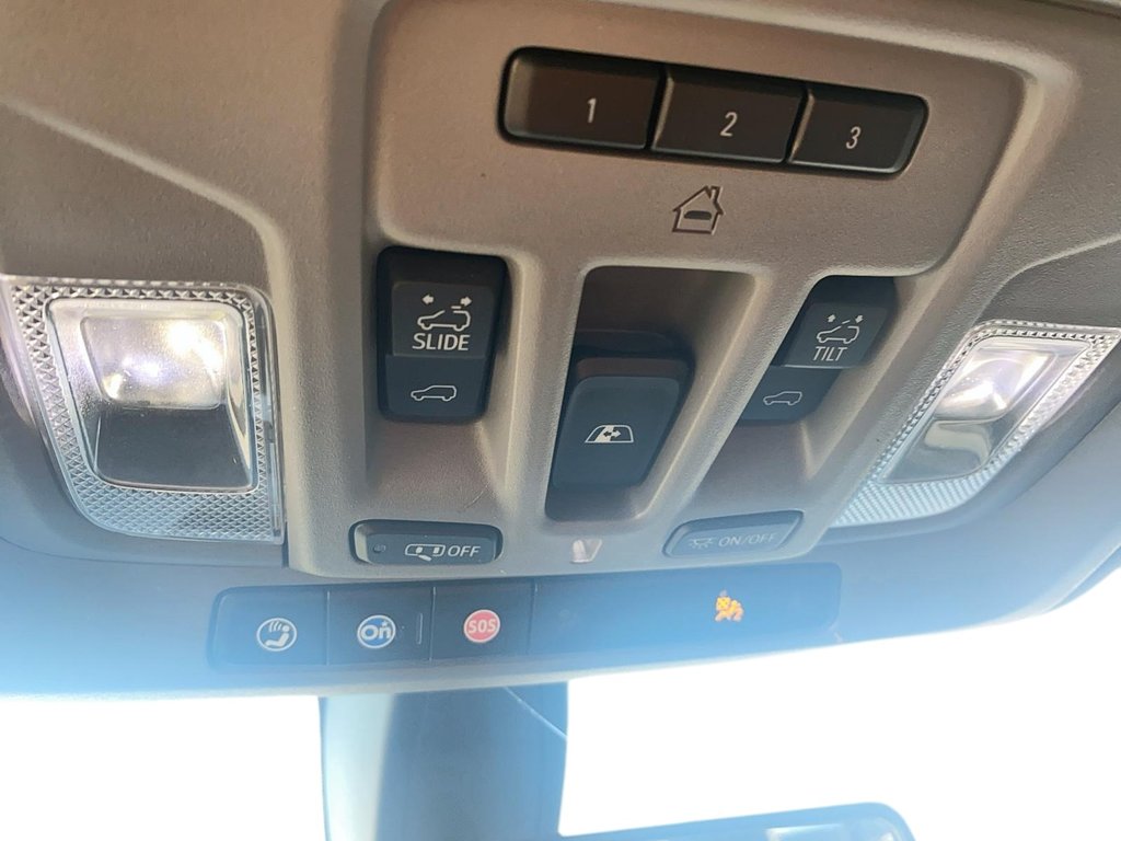 2021 Chevrolet Silverado 1500 Crew Cab 4x4 RST / Short Box in Stratford, Ontario - 22 - w1024h768px