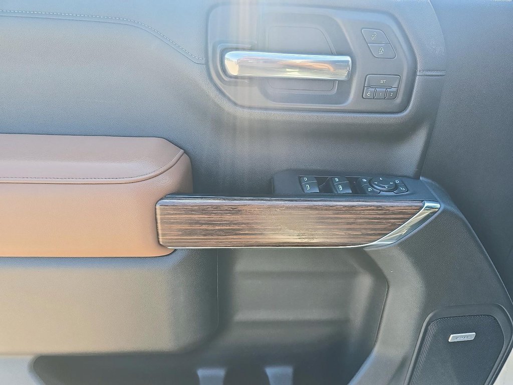 2021 Chevrolet Silverado 1500 Crew Cab 4x4 High Country / Short Box in Brantford, Ontario - 9 - w1024h768px