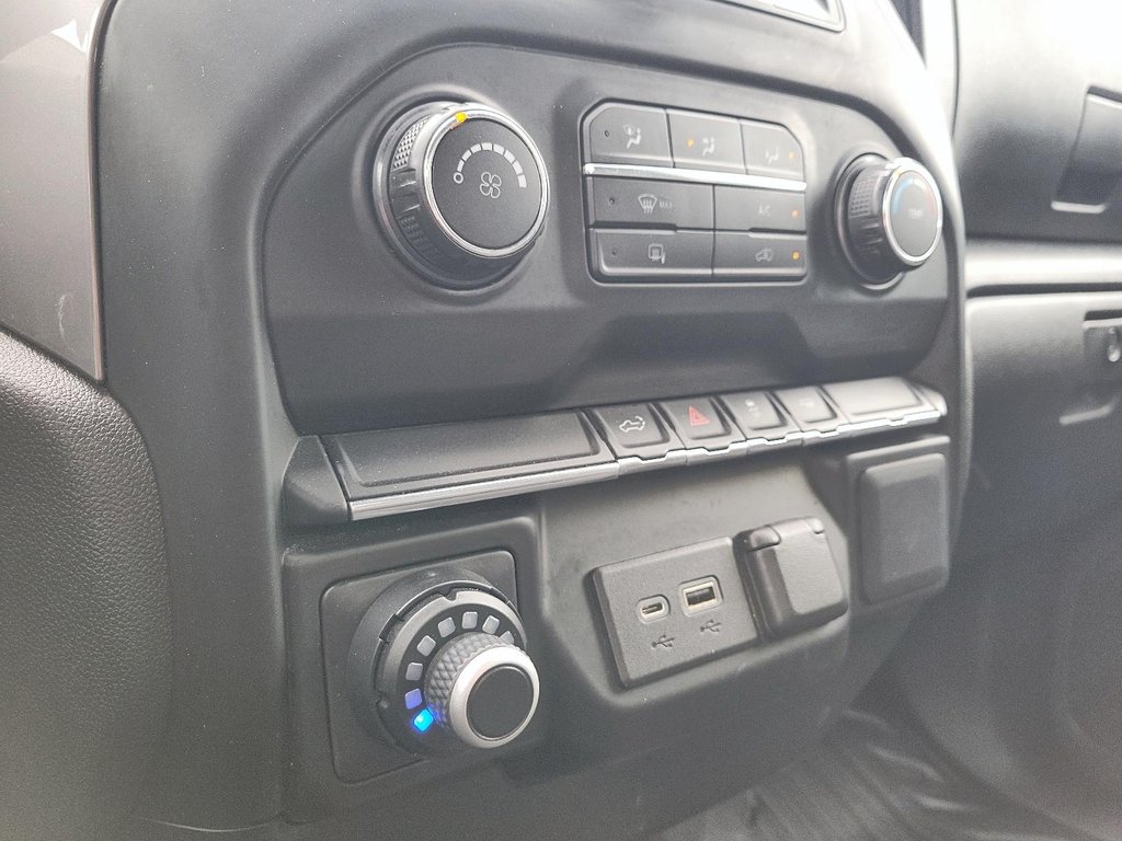 2021 Chevrolet Silverado 1500 Regular Cab 4x2 WT / Long Box in Brantford, Ontario - 15 - w1024h768px