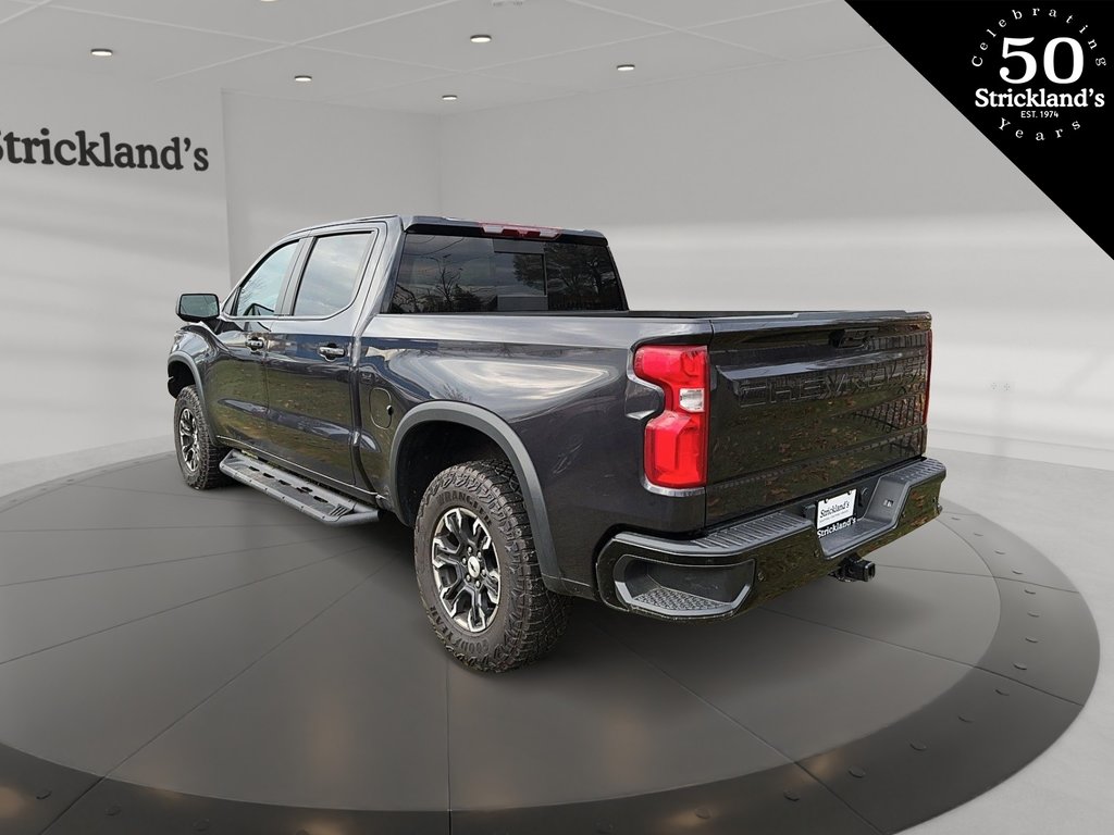 2022  Silverado 1500 Crew Cab 4x4 ZR2 / Short Box in Stratford, Ontario - 4 - w1024h768px