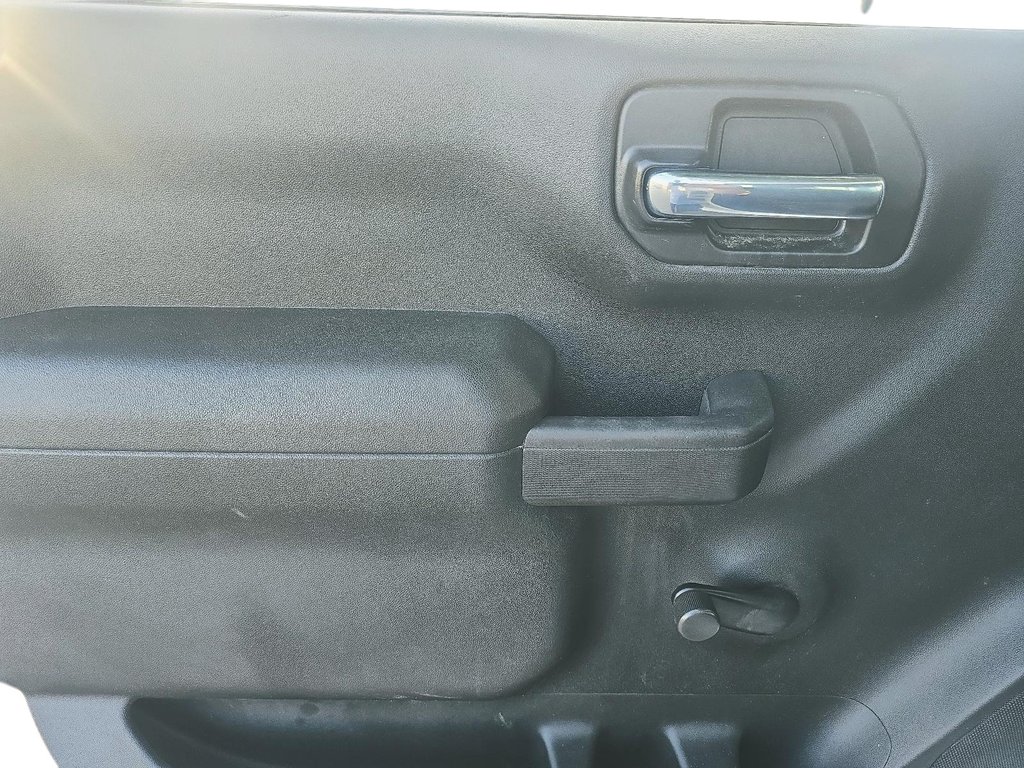 2022 Chevrolet Silverado 1500 Ltd Regular Cab 4x2 WT / Long Box in Brantford, Ontario - 9 - w1024h768px