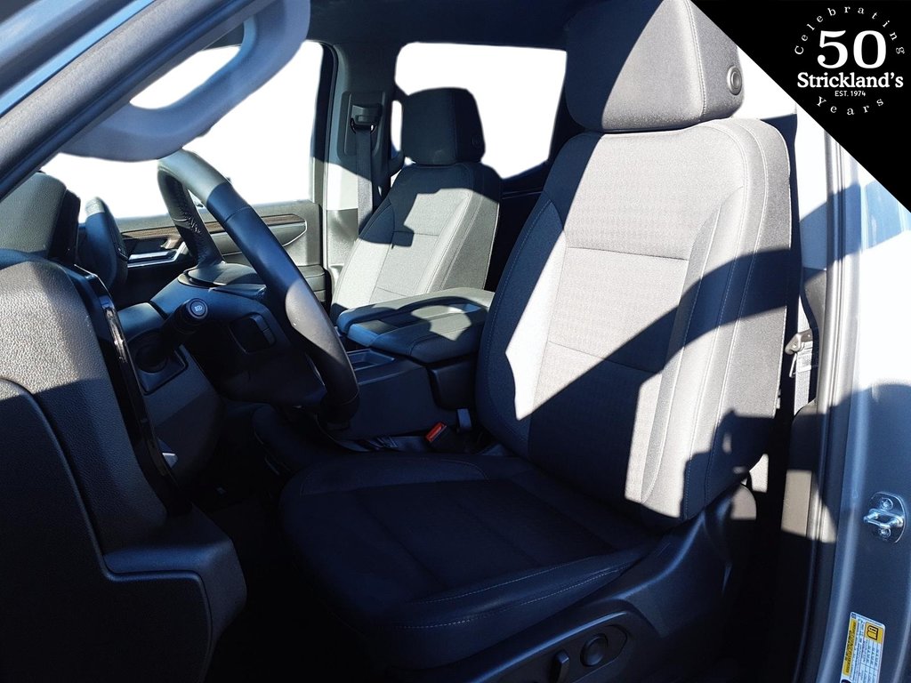 2023  Silverado 1500 Crew Cab 4x4 LT / Short Box in Brantford, Ontario - 7 - w1024h768px