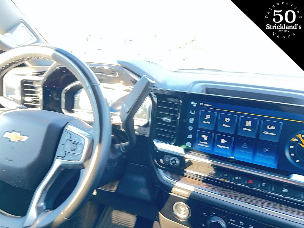 2023  Silverado 1500 Crew Cab 4x4 Custom / Standard Box in Brantford, Ontario - 12 - w1024h768px