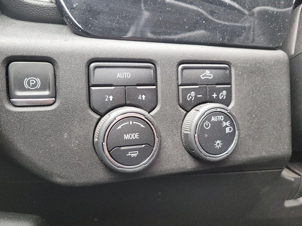 2023 Chevrolet Silverado 1500 Crew Cab 4x4 LT / Short Box in Brantford, Ontario - 15 - w1024h768px