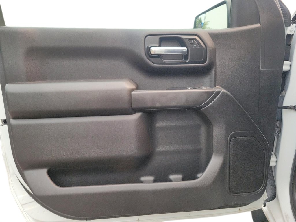 2023 Chevrolet Silverado 1500 Regular Cab 4x2 WT / Long Box in Brantford, Ontario - 9 - w1024h768px