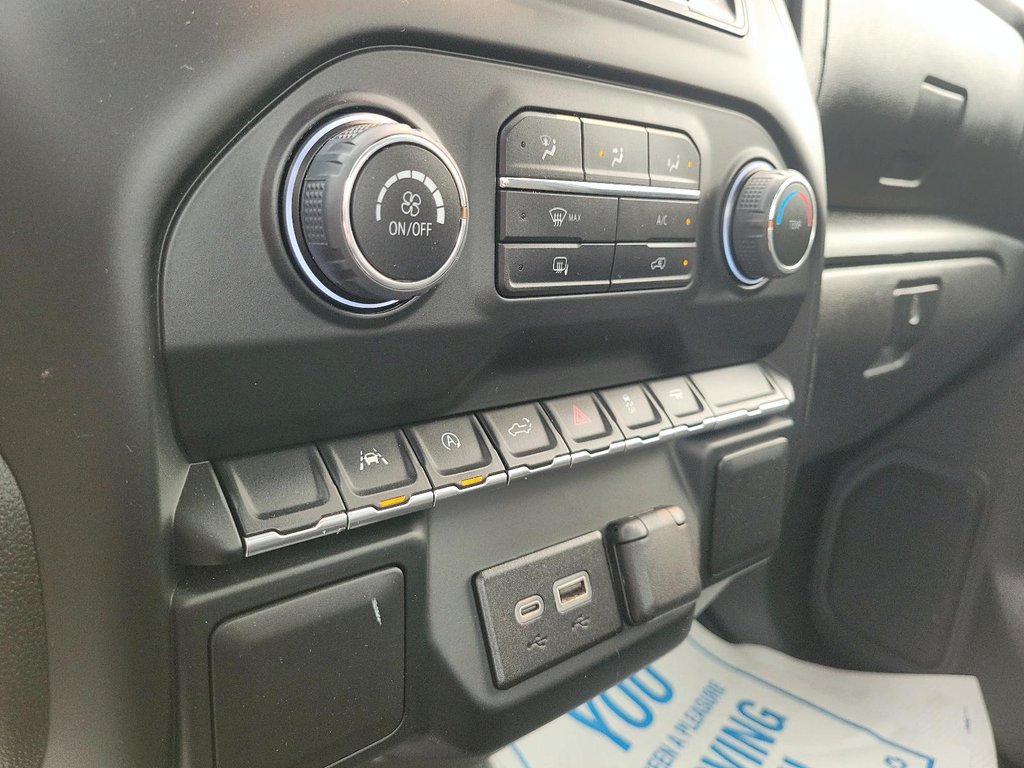2023 Chevrolet Silverado 1500 Regular Cab 4x2 WT / Long Box in Brantford, Ontario - 14 - w1024h768px