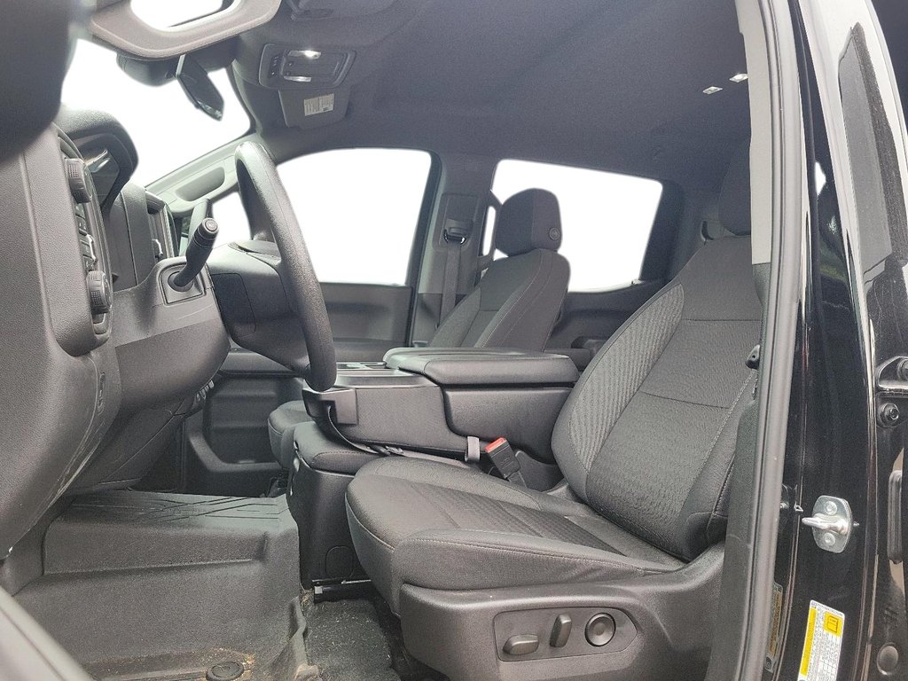 2025 Chevrolet Silverado 1500 Crew Cab Standard Box 4-Wheel Drive Custom in Brantford, Ontario - 7 - w1024h768px
