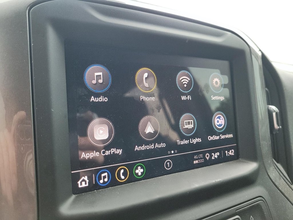 2025 Chevrolet Silverado 1500 Crew Cab Standard Box 4-Wheel Drive Custom in Brantford, Ontario - 17 - w1024h768px