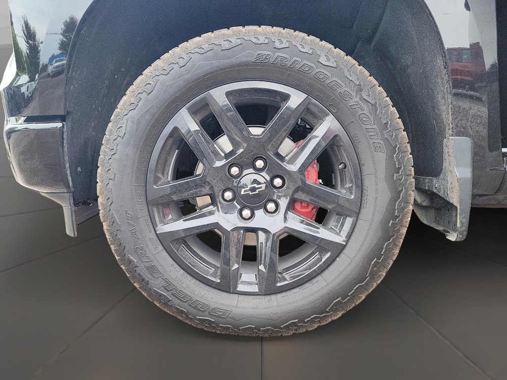 2025 Chevrolet Silverado 1500 Crew Cab Standard Box 4-Wheel Drive Custom in Brantford, Ontario - 6 - w1024h768px