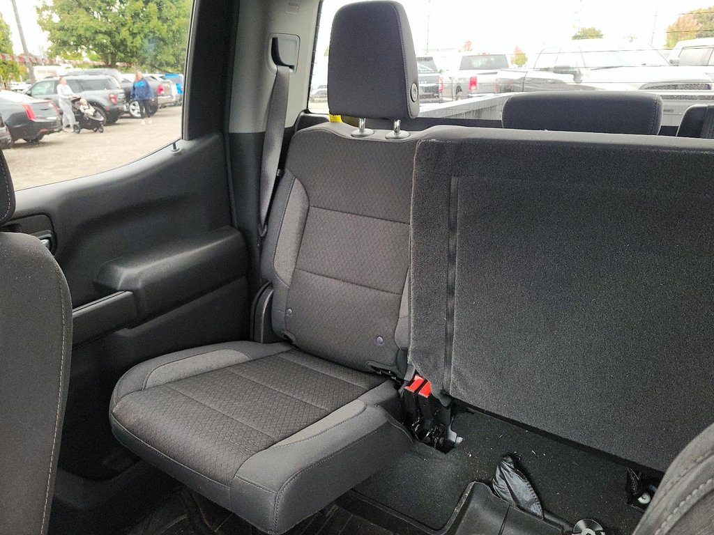 2025 Chevrolet Silverado 1500 Crew Cab Standard Box 4-Wheel Drive Custom in Brantford, Ontario - 14 - w1024h768px
