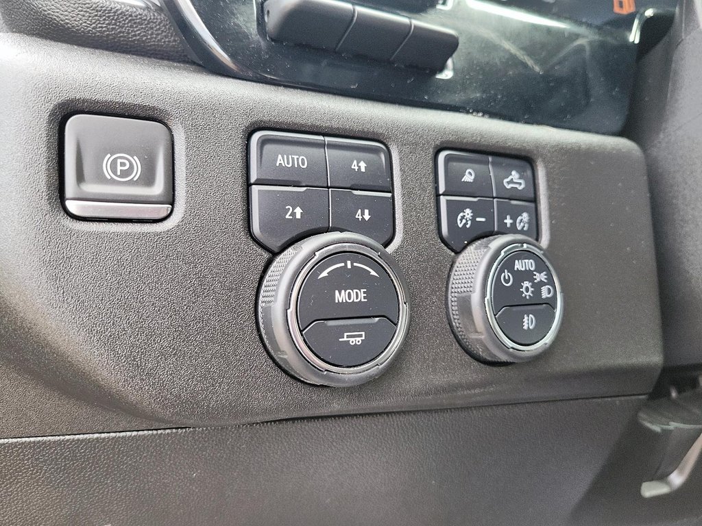 2024 Chevrolet Silverado 2500HD 4WD Crew Cab Standard Box LTZ in Brantford, Ontario - 15 - w1024h768px