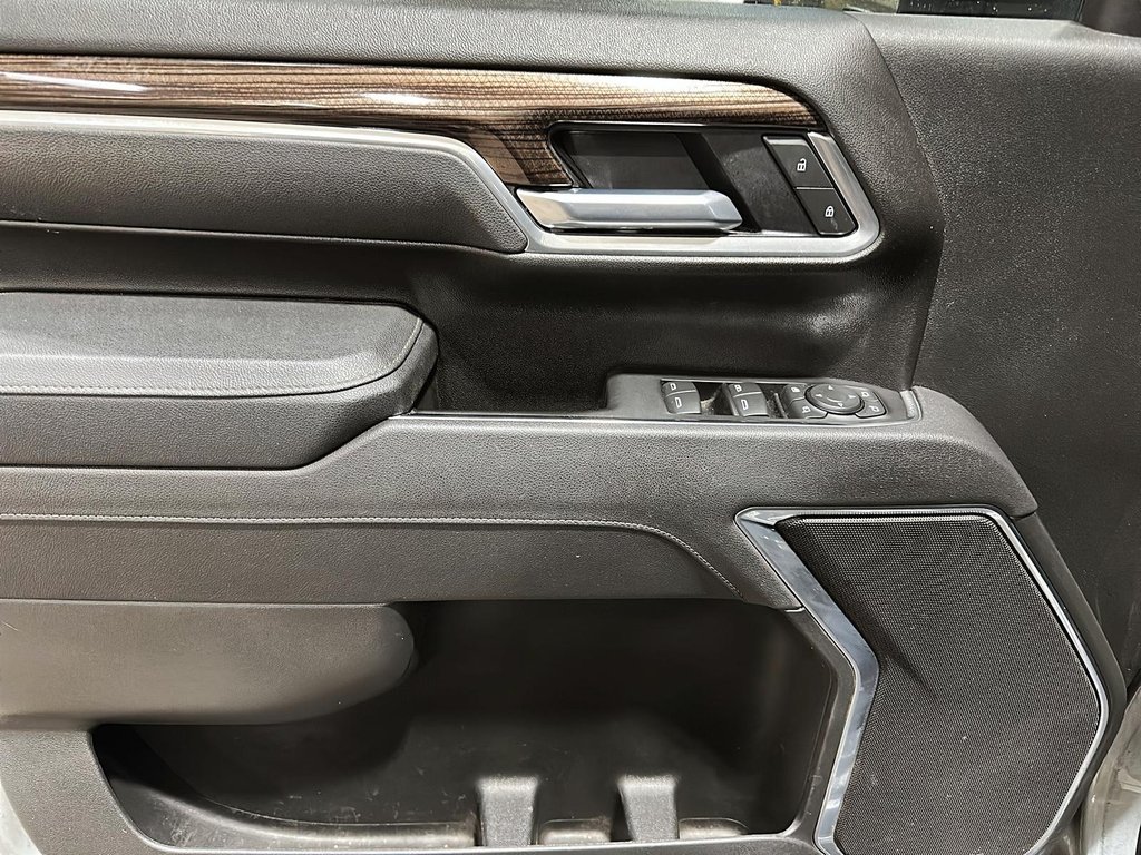 2025 Chevrolet Silverado 2500HD 4WD Crew Cab Standard Box LT in Brantford, Ontario - 10 - w1024h768px
