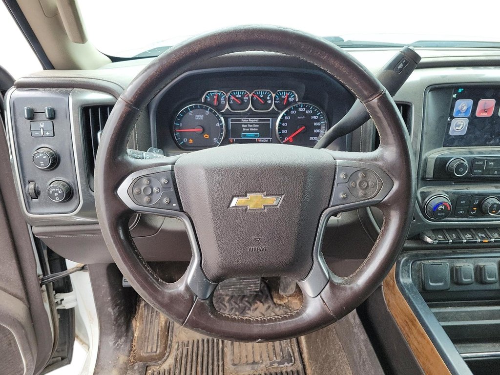 2015 Chevrolet Silverado 3500 Crew 4x4 LTZ / SRW in Brantford, Ontario - 12 - w1024h768px