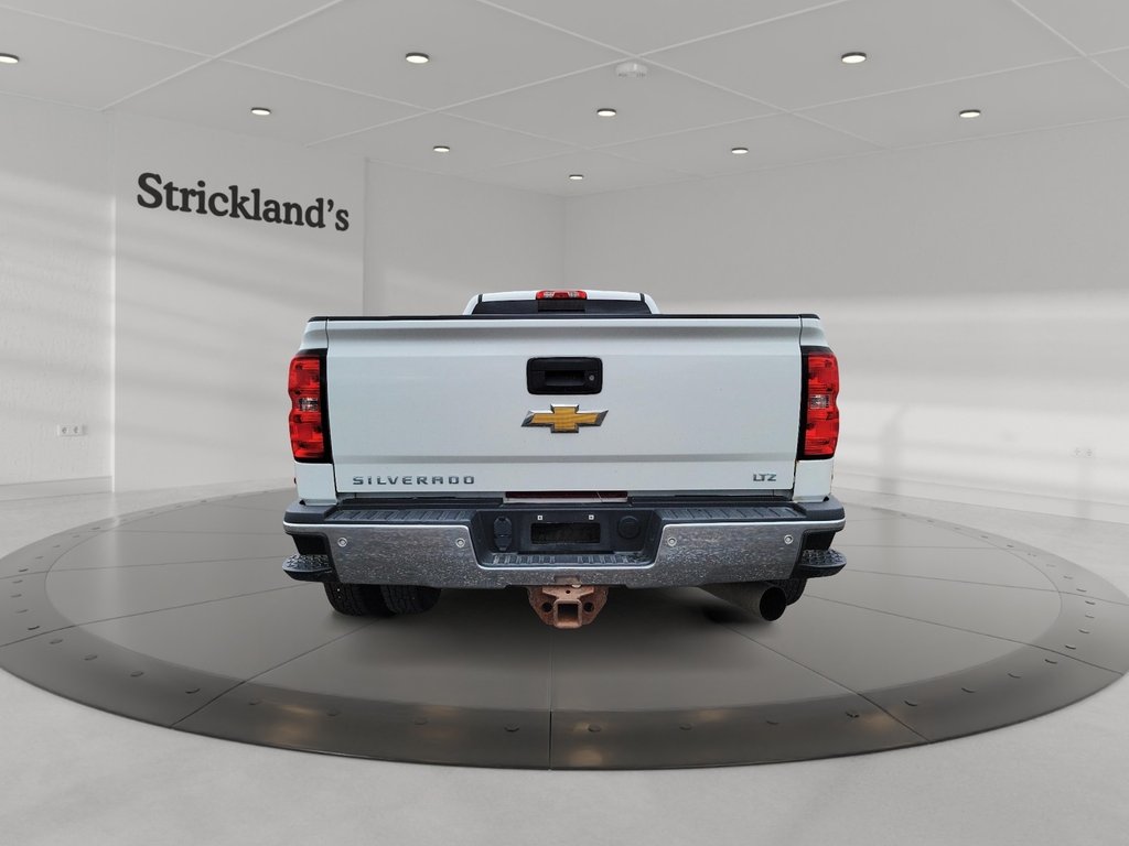 2015 Chevrolet Silverado 3500 Crew 4x4 LTZ / SRW in Brantford, Ontario - 3 - w1024h768px