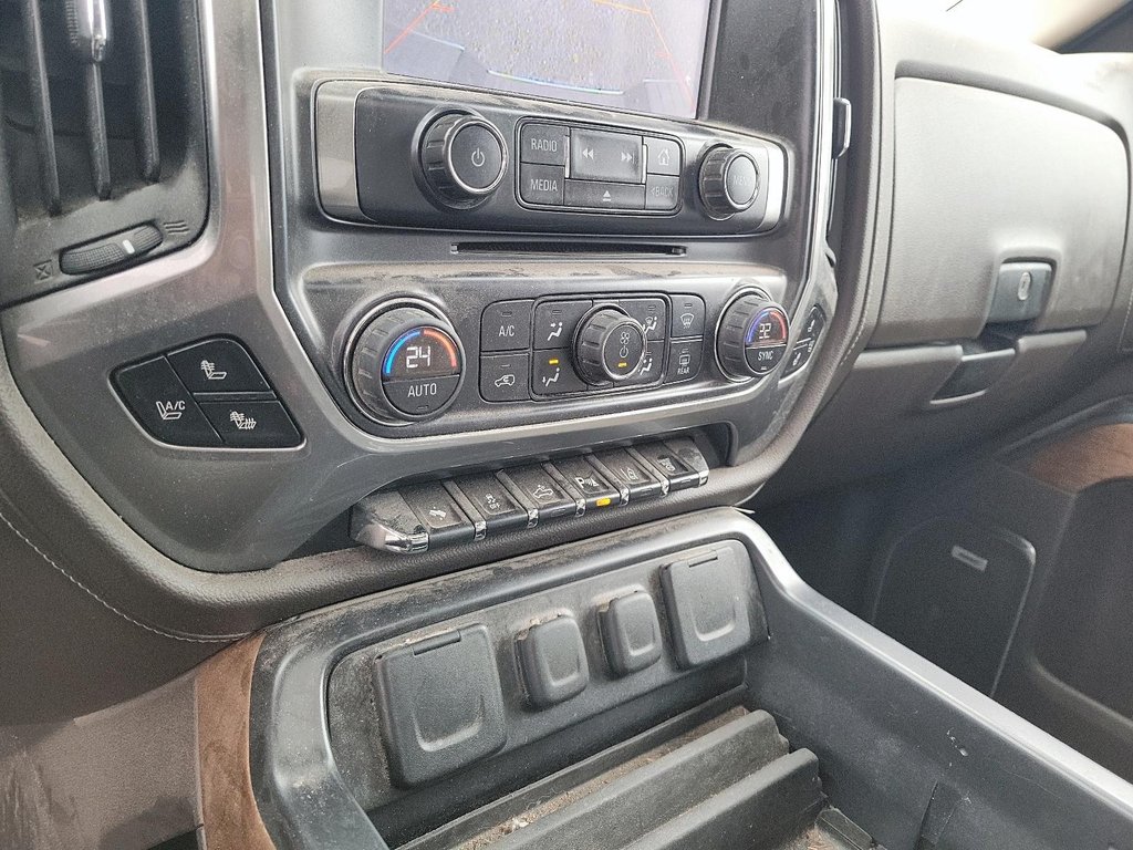 2015 Chevrolet Silverado 3500 Crew 4x4 LTZ / SRW in Brantford, Ontario - 19 - w1024h768px