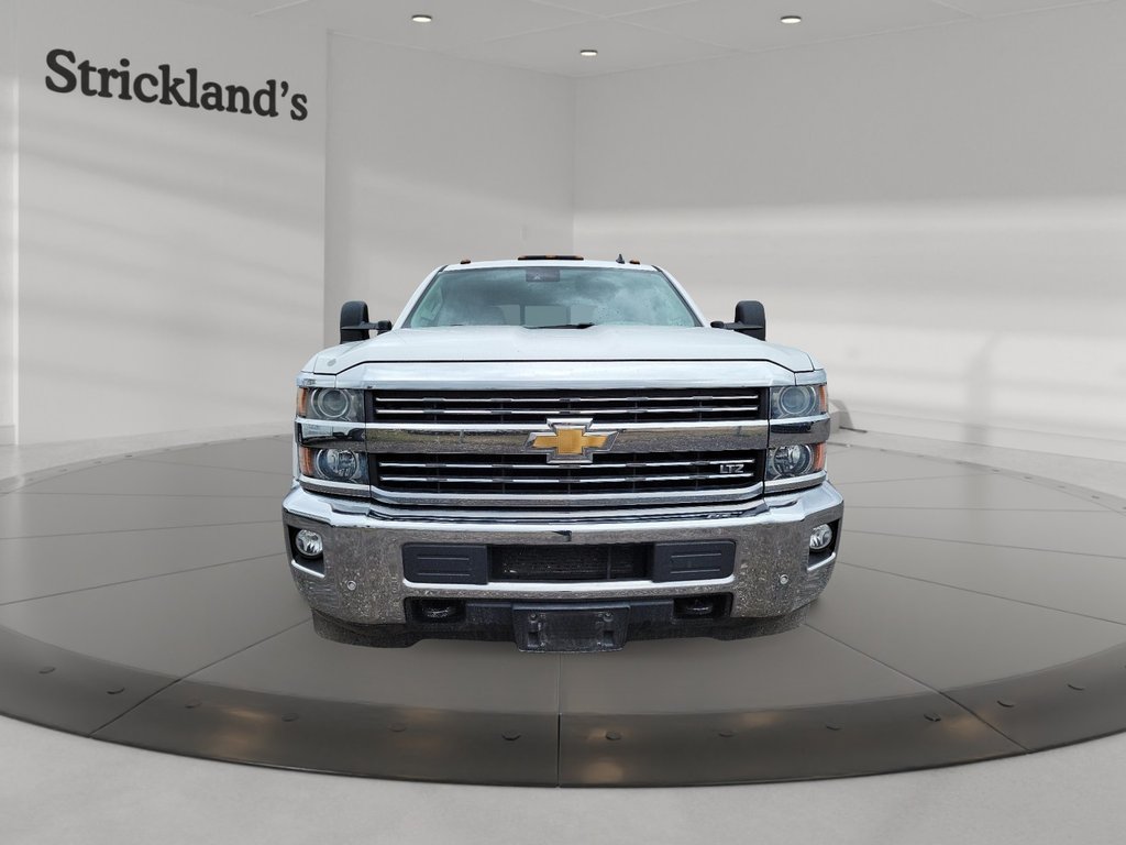 2015 Chevrolet Silverado 3500 Crew 4x4 LTZ / SRW in Brantford, Ontario - 2 - w1024h768px