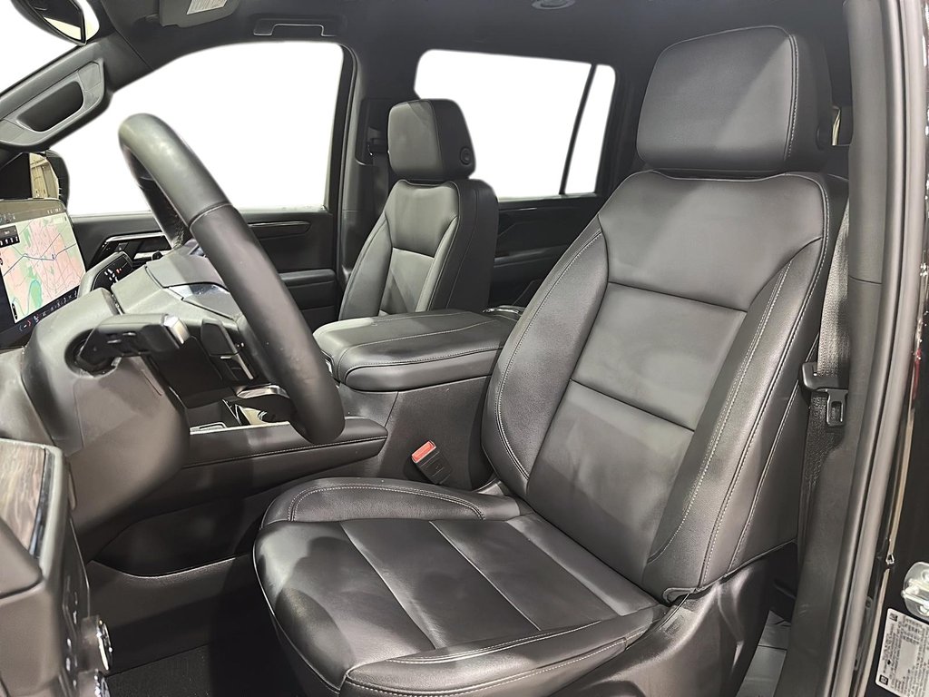 2025 Chevrolet Suburban 4WD 4dr LT in Brantford, Ontario - 8 - w1024h768px