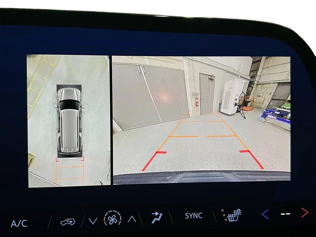 2025 Chevrolet Suburban 4WD 4dr LT in Brantford, Ontario - 16 - w1024h768px