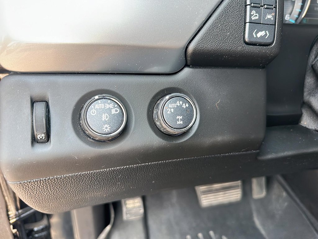 2019 Chevrolet Tahoe 4x4 LT in Brantford, Ontario - 15 - w1024h768px