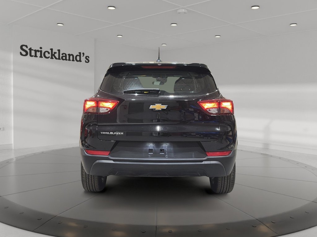 2023 Chevrolet Trailblazer FWD LS in Brantford, Ontario - 3 - w1024h768px