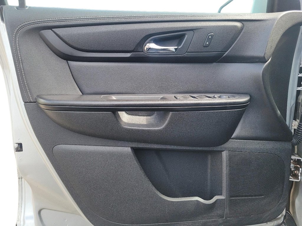 2017 Chevrolet Traverse FWD 1LT in Brantford, Ontario - 10 - w1024h768px