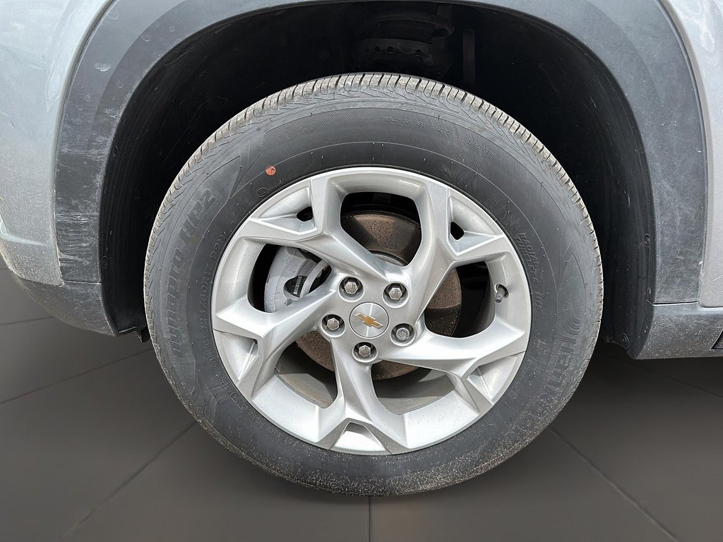 2025 Chevrolet Trax FWD 4dr LS in Brantford, Ontario - 7 - w1024h768px