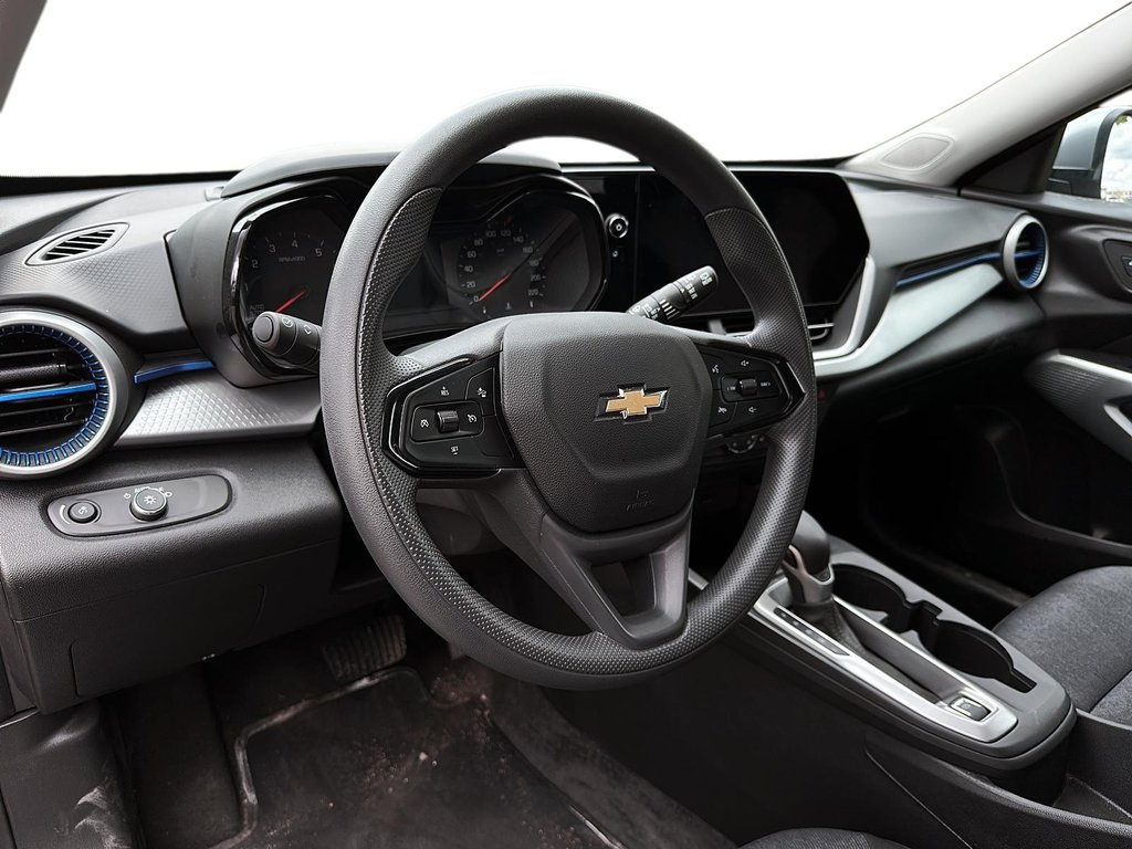 2025 Chevrolet Trax FWD 4dr LS in Brantford, Ontario - 9 - w1024h768px