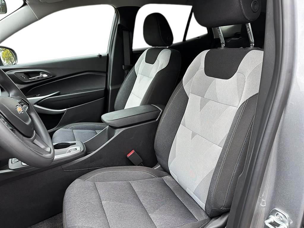 2025 Chevrolet Trax FWD 4dr LS in Brantford, Ontario - 8 - w1024h768px