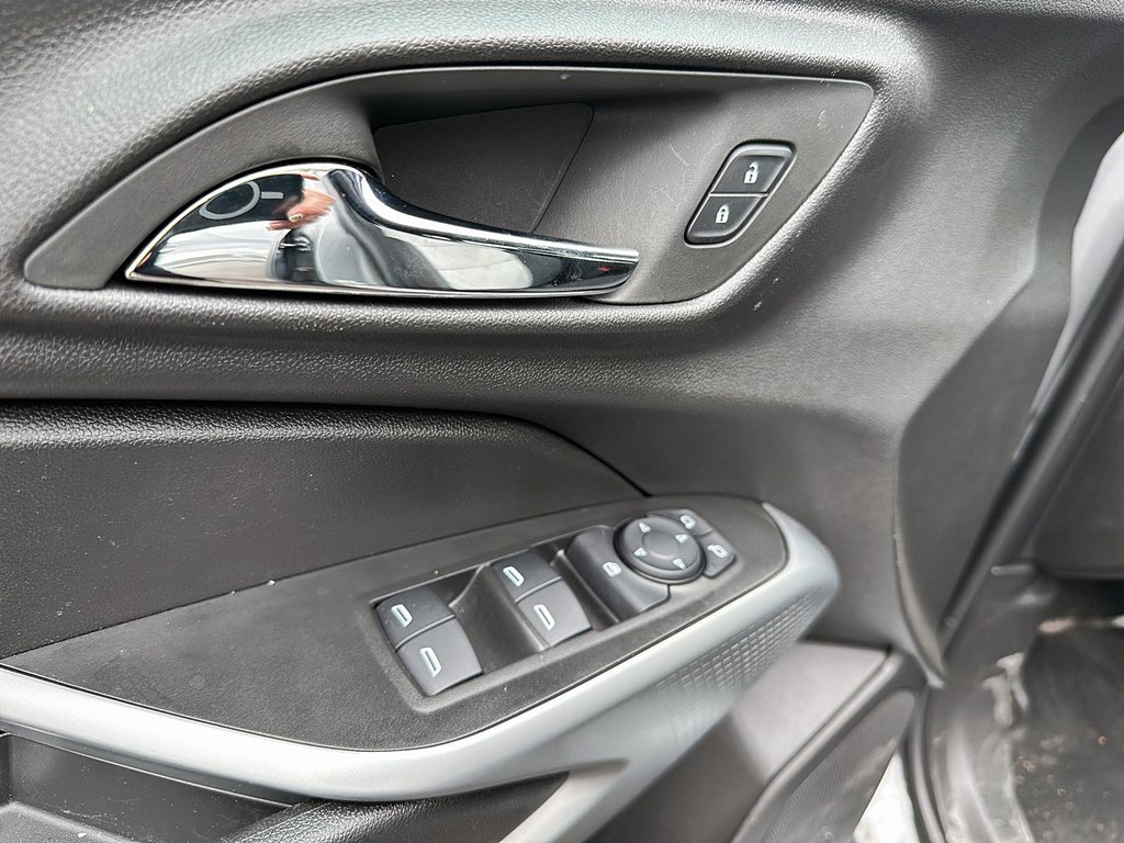 2025 Chevrolet Trax FWD 4dr LS in Brantford, Ontario - 10 - w1024h768px
