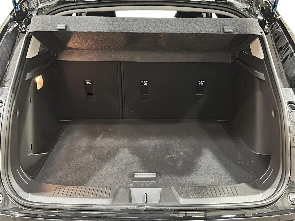 2025 Chevrolet Trax FWD 4dr LT in Brantford, Ontario - 6 - w1024h768px