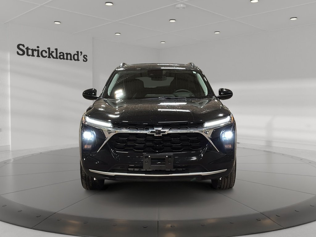 2025 Chevrolet Trax FWD 4dr LT in Brantford, Ontario - 2 - w1024h768px