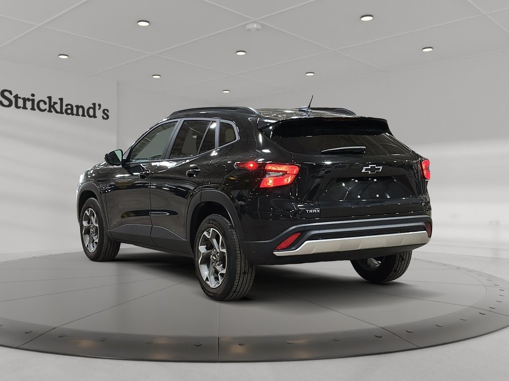 2025 Chevrolet Trax FWD 4dr LT in Brantford, Ontario - 4 - w1024h768px