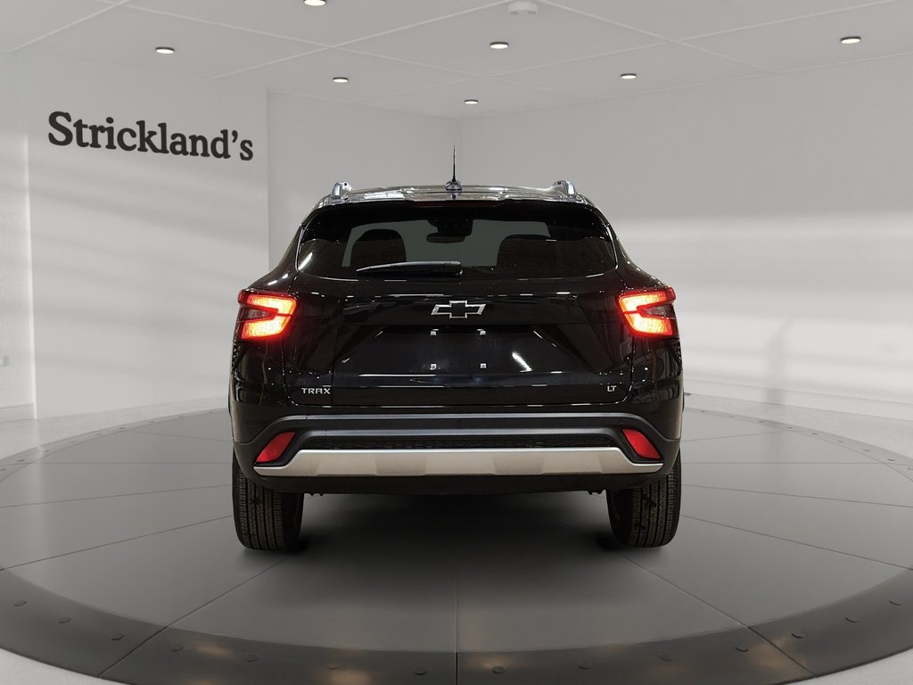 2025 Chevrolet Trax FWD 4dr LT in Brantford, Ontario - 3 - w1024h768px