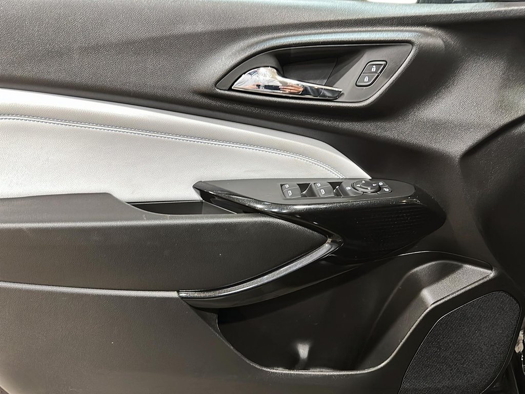 2025 Chevrolet Trax FWD 4dr LT in Brantford, Ontario - 10 - w1024h768px