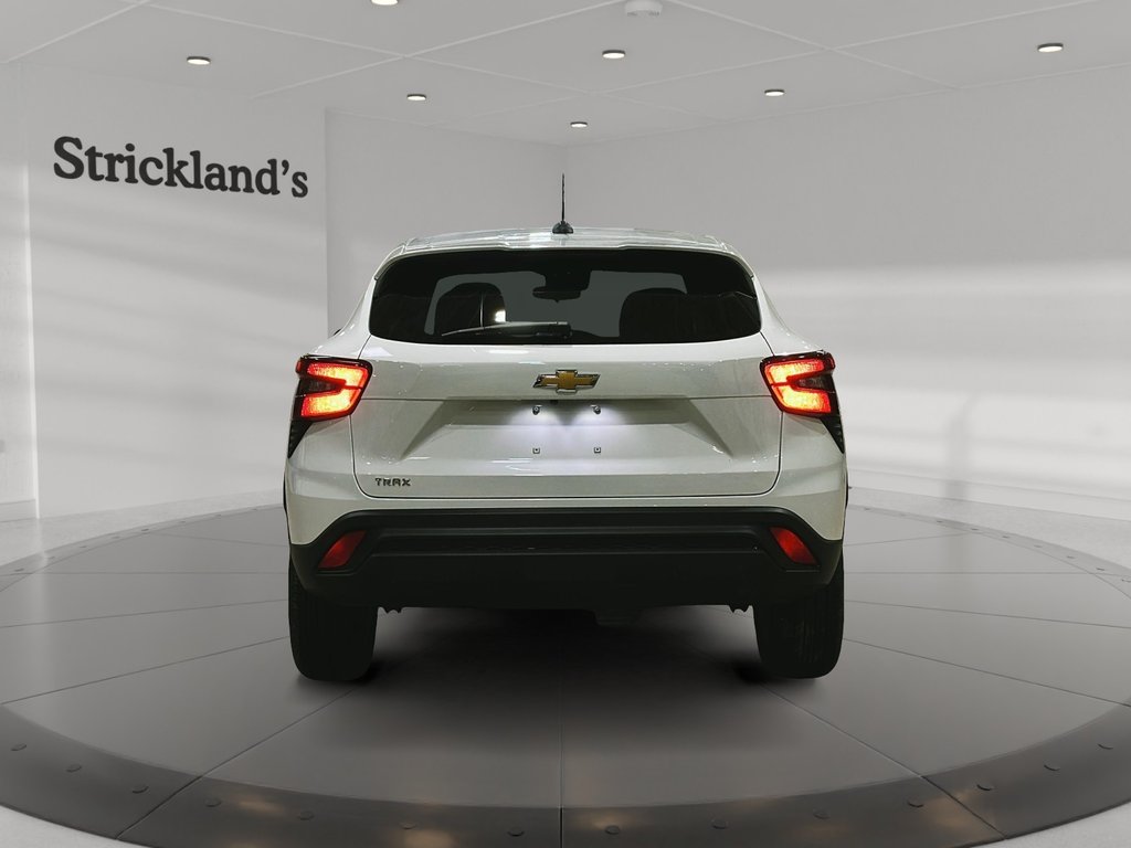 2025 Chevrolet Trax FWD 4dr LS in Brantford, Ontario - 3 - w1024h768px