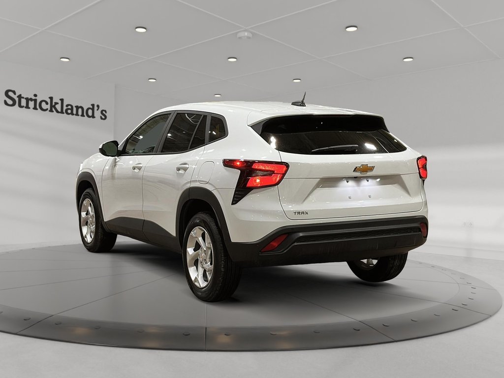2025 Chevrolet Trax FWD 4dr LS in Brantford, Ontario - 4 - w1024h768px