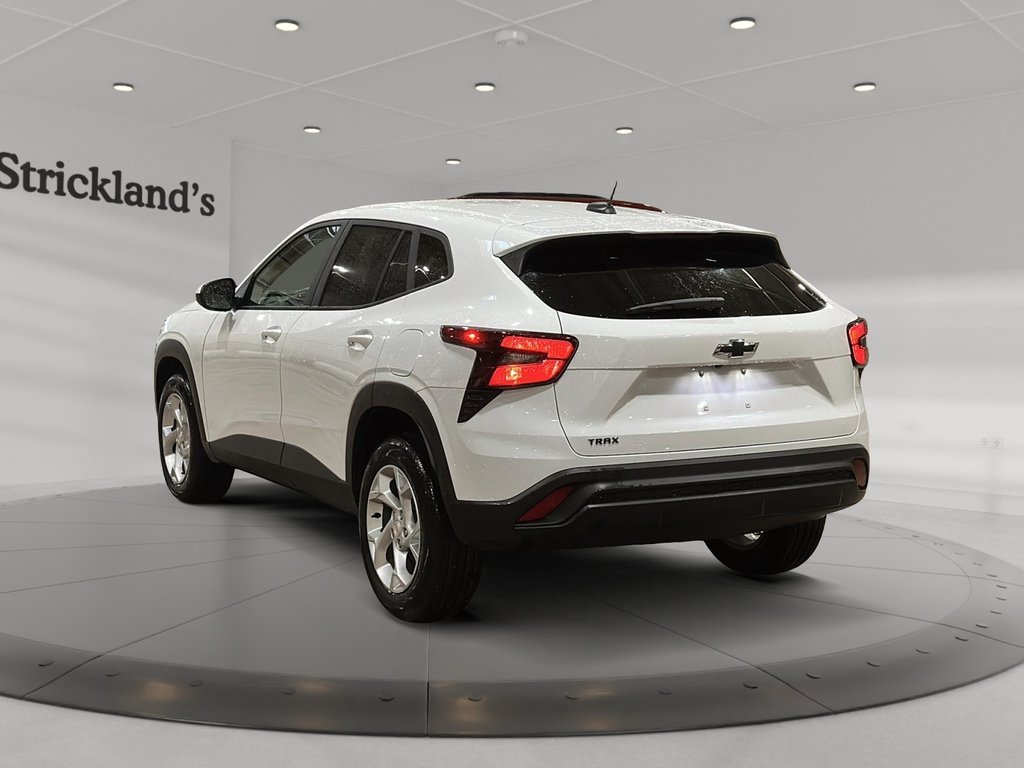 2025 Chevrolet Trax FWD 4dr LS in Brantford, Ontario - 4 - w1024h768px