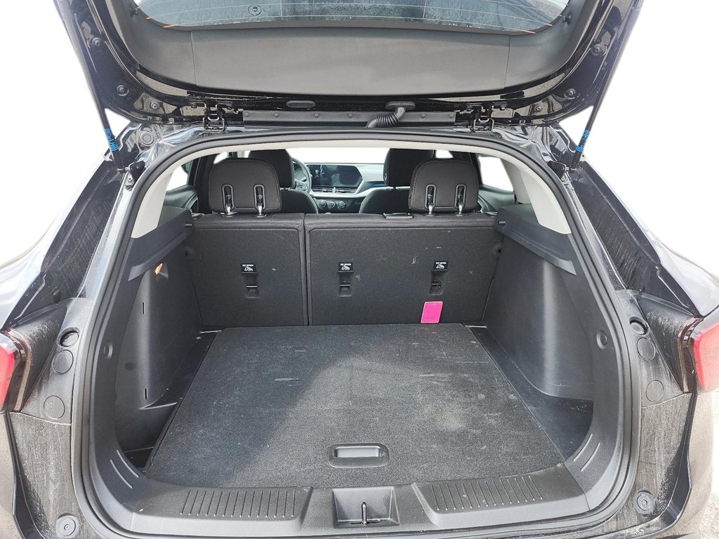 2025 Chevrolet Trax FWD 4dr LS in Brantford, Ontario - 6 - w1024h768px
