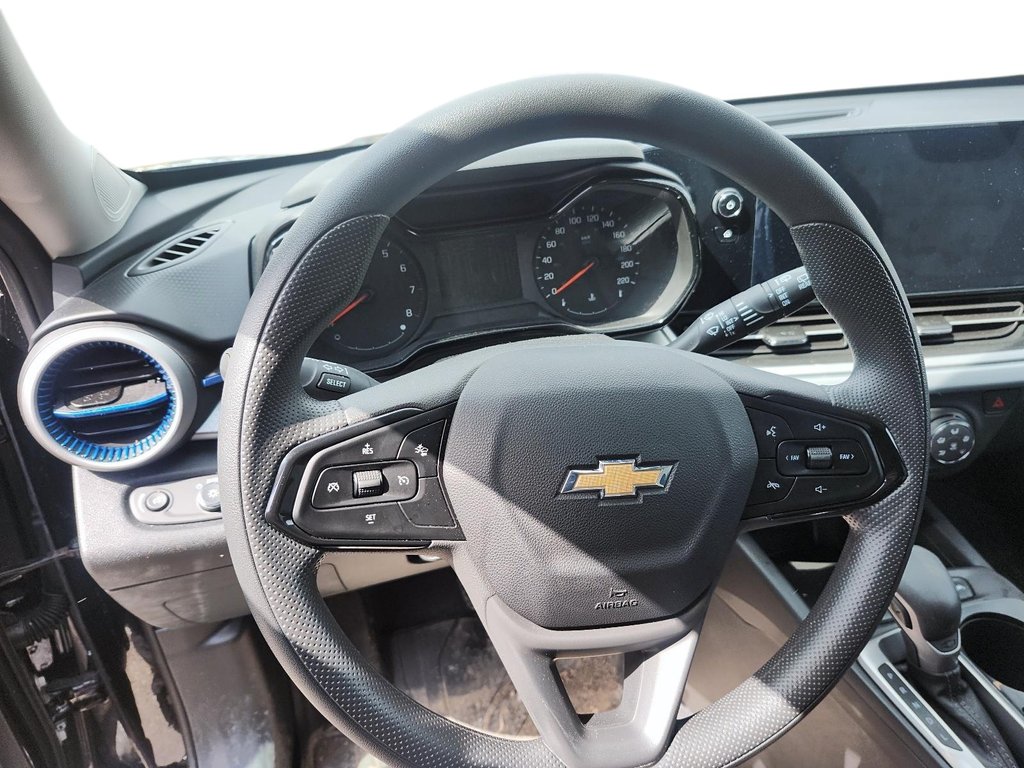 2025 Chevrolet Trax FWD 4dr LS in Brantford, Ontario - 11 - w1024h768px