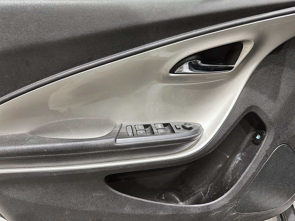2015 Chevrolet Volt in Stratford, Ontario - 10 - w1024h768px